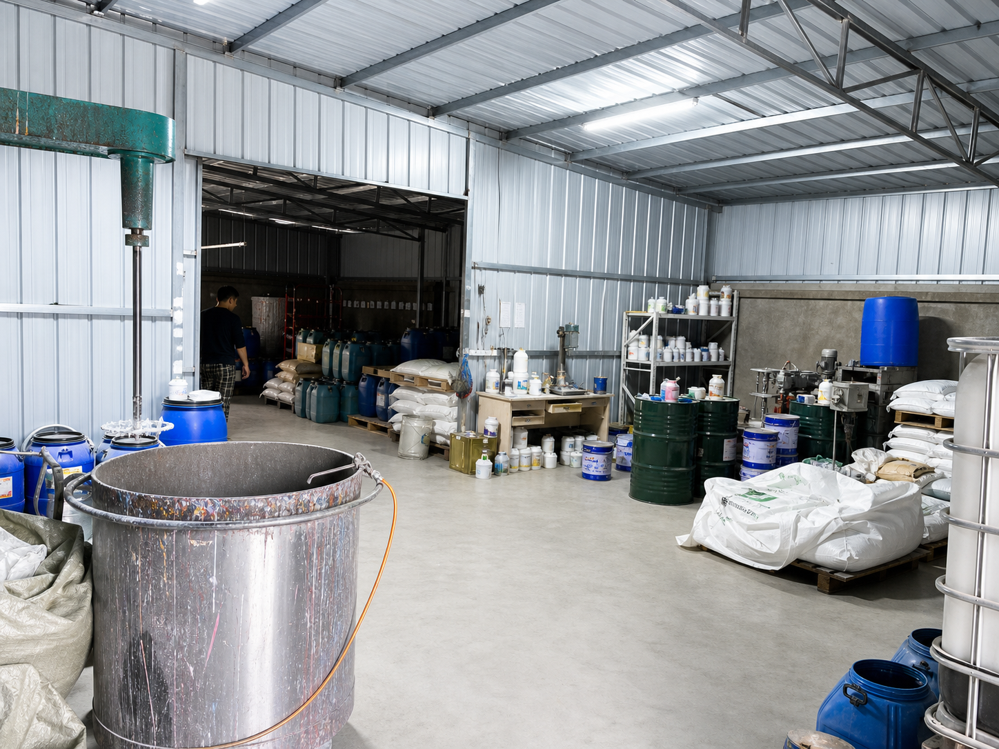 Montelise Art color material production workshop with mixing equipment and raw materials.
